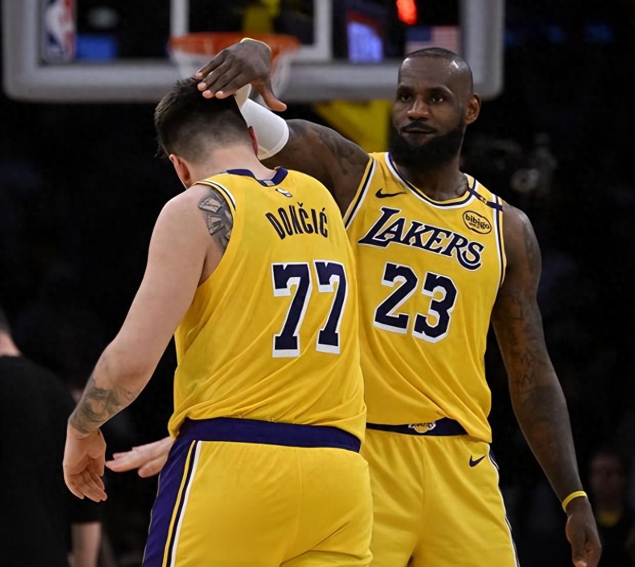 开云-东契奇焦点对战,詹姆斯与80激战DWG分钟,最后时刻胜出胜负难料!赛场气氛高涨-开云