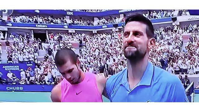 包含晋级下一阶段引爆全场！，德约科维奇意外战胜美国队观众掌声雷动的词条