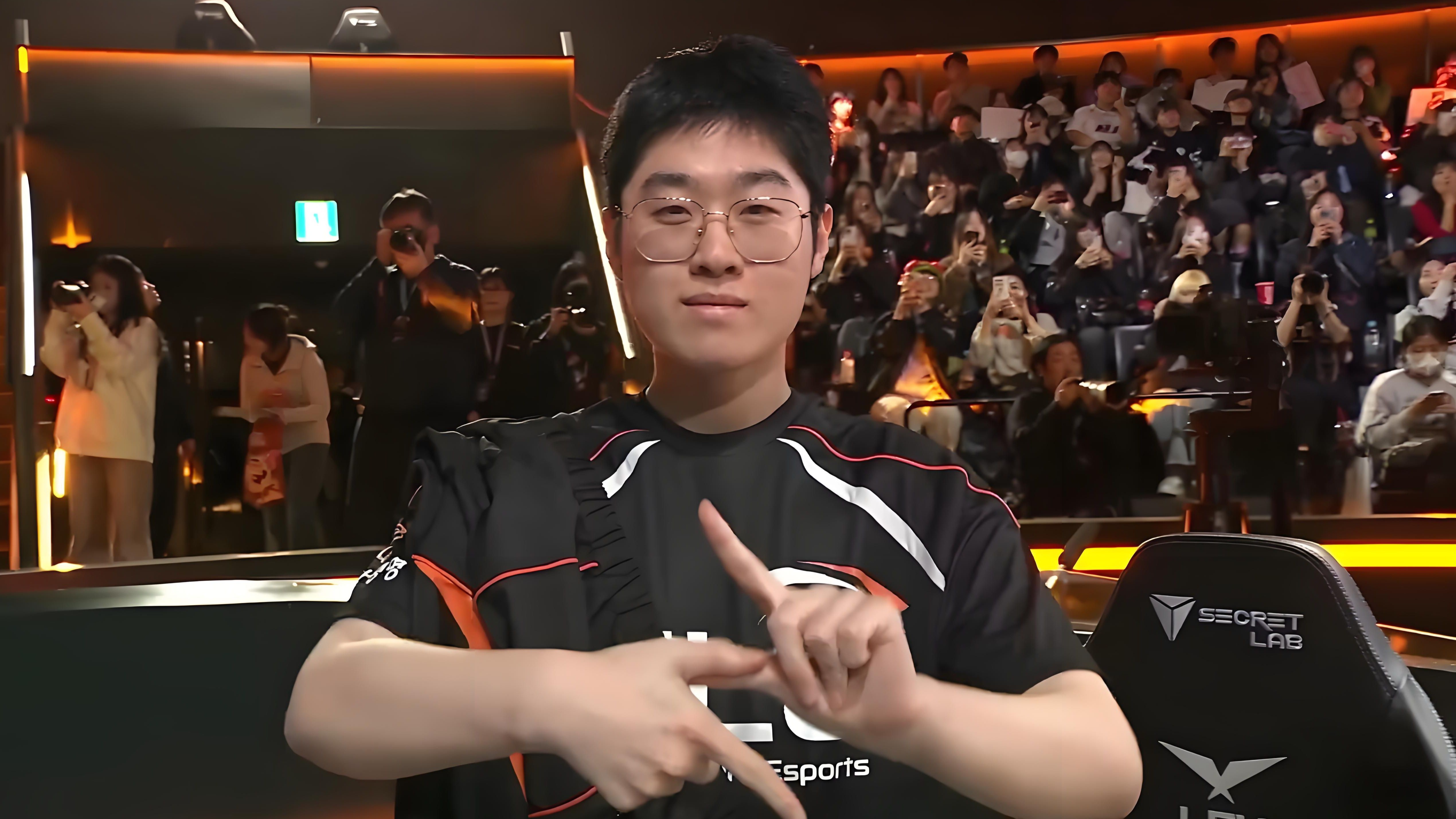 开云中国-战术调整引爆全场！，Faker意外战胜FPX全场沸腾不已-开云中国